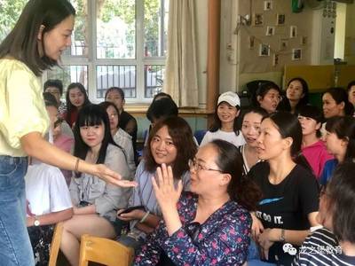 家園同心共筑，圓滿龍堡童年——龍之堡家庭教育成長(zhǎng)中心開(kāi)學(xué)第一課暨班級(jí)家長(zhǎng)會(huì)圓滿舉行